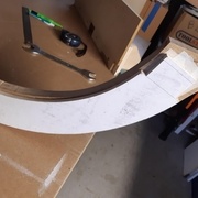 Collage du gabarit sur la pièce de bois (deja dégrossie à la scie a ruban)