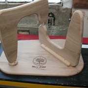 Placement des pieds pour fixation des pieds avec des insert dans le plateau