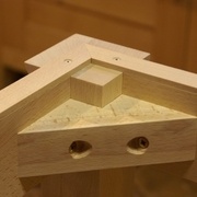 Pièce de serrage à l'équerre