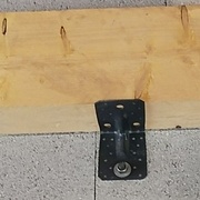 Scellement des équerres pour soutenir la muralière