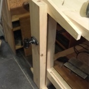 premier test concluant, pièce maintenue fermement (test de mon poids sur la cale et top!)