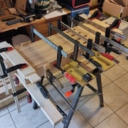 J'ai frotté les bois ensemble pour étaler et puis j'ai commencé à serrer.