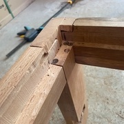 Assemblage "alambiqué" et pas très précis