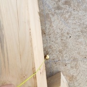 Alignement des pièces sur l'épure à l'aide d'un fil à plomb