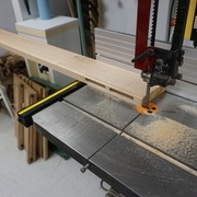 12- coupe sur la scie à rubant des biseauz et dégagements dans les montants.