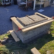 je dois encore rejointoyer quelques parties du mur