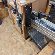 Règlement micro-métrique de la butée du chariot de coupe