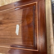 Test à l'alcool fin pour voir la profondeur de l'acajou