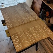 Hop, c'est parti! J'ai mis un peu de colle de chaque coté.