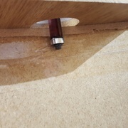 Avec la fraise à affleurer