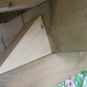 Les échantignolles servent à supporter les pannes intermédiaires qui sont en dévers.