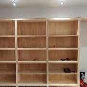 Enfin tout est assemblé. Il ne manque plus que la corniche, les plinthes, la finition et les LEDs (qu'on a failli oublier).