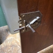 Seul élément d'origine et intact.