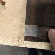 Tracé de l'axe de l'aimant et de la limite du pan incliné