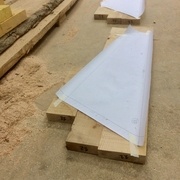 Vérification avec les gabarits avant corroyage et collage