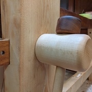 Détail de la poignée, de la tête de vis et de la clé de blocage