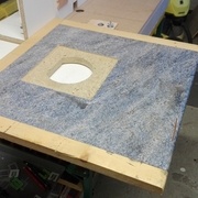 mon ancienne table de defonceuse. dans la feuillure il y avait une plaque de 5mm dans laquelle je vissais ma def.