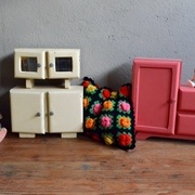 Mobilier Mado jouets conception menuiserie relooké  https://www.bellelurette.eu