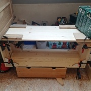 Assemblage des 4 panneaux de la base du coffre