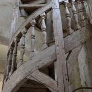 limons  et mains courantes courbes débillardés assemblés en poteaux porteur http://www.petit-patrimoine.com/fiche-petit-patrimoine.php?id_pp=89163_1