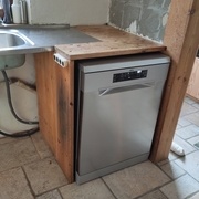 L'ancien plan de travail avec un assemblage basique pour le retour vertical.