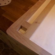 Dessous du plateau - Logement pour un pied