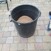 Excellent pour le compost (tant c'est issu de massif, dixit Madame)