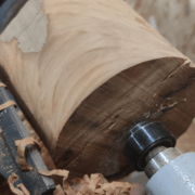 Le bois tourné à contre-fil, ainsi que ses copeaux que j'ai trouvé particuliers