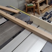 Usinage des entailles pour les marches de l'échelle