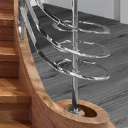 pilastre contemporain design sur noyau débillardé et volute à la française)