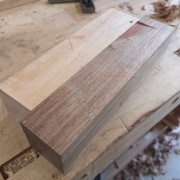 Il manque un peu de matière à cause de mon sciage qui a dévié. C'est pas grave ça disparaître après.