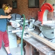 Les pièces sont ensuite découpées à la bonne longueur.