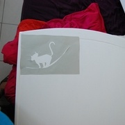 Pochoir pour le petit design perso sur le lit