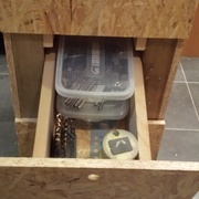 Les tiroirs sont pas larges à cause des montants qui sont des 65×65mm