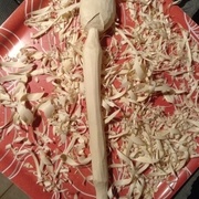 Le dos de la cuillère.