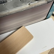 usinage des lattes à la ponceuse à bande