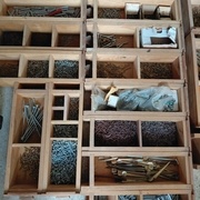 Lot de quincaillerie pour le bois