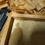 on distingue la feuille d'aluminium sous le feutre