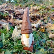 Un nain perdu dans la forêt qui cherche son cale-porte