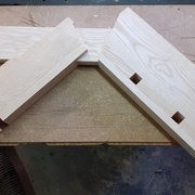 Une étape de collage qui fait prendre forme aux trous de greppes