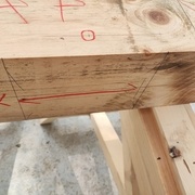 Traçage d'une mortaise et du trou pour le chevillage à la tire