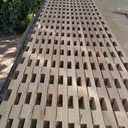 Quatorze des quarante cinq pièces de chênes destinées au façonnage des moucharabiehs