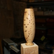 Soliflore  réalisé dans un morceau de bastaing vermoulu