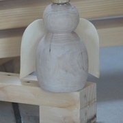 Un ange fait maison en chêne vert