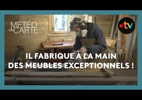 Il fabrique à la main des meubles exceptionnels