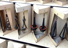 Alyah - bijoux en bois et plexi