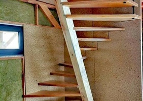Escalier en colimaçon et noyau incliné pour trémie réduite