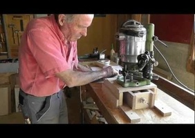 Un tourne broche en bois