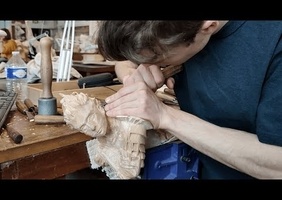 Un jeune sculpteur passionné à l'école Boulle