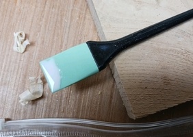 Pinceaux (cosmétique) pour étaler la colle